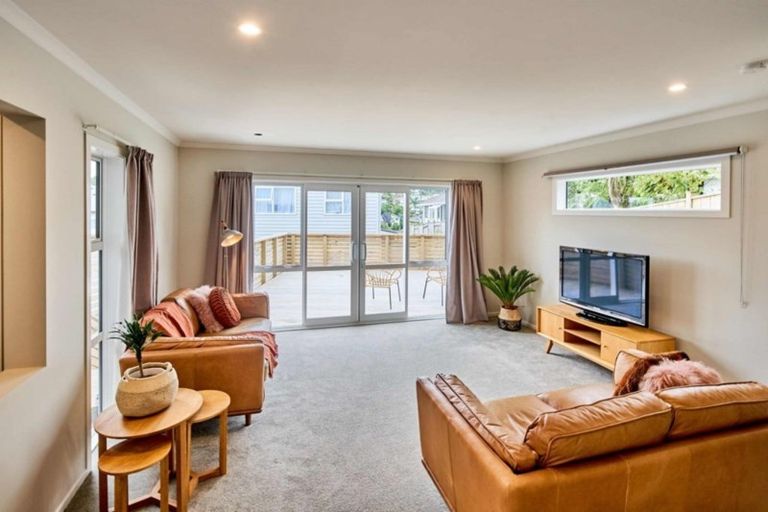 Photo of property in 20u7 Glanmire Road, Newlands, Wellington, 6037