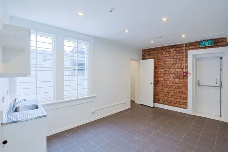 Photo of property in 6 Ponsonby Road, Karori, Wellington, 6012