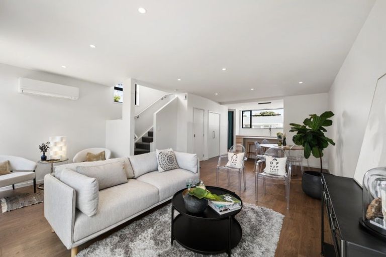Photo of property in 96 Apu Crescent, Lyall Bay, Wellington, 6022