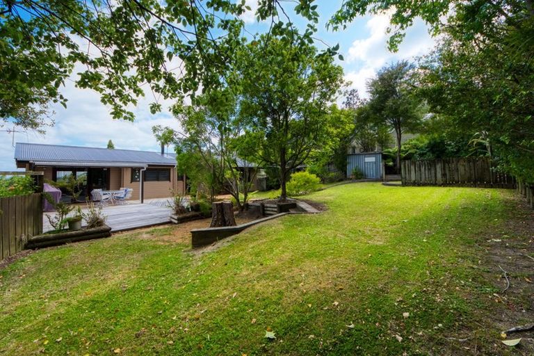 Photo of property in 98 Daffodil Street, Titirangi, Auckland, 0604