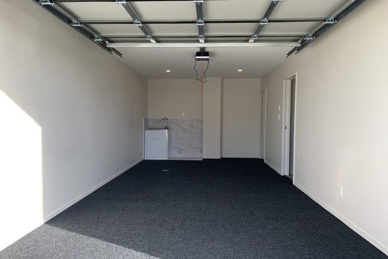 Photo of property in 17 Paina Crescent, Massey, Auckland, 0614