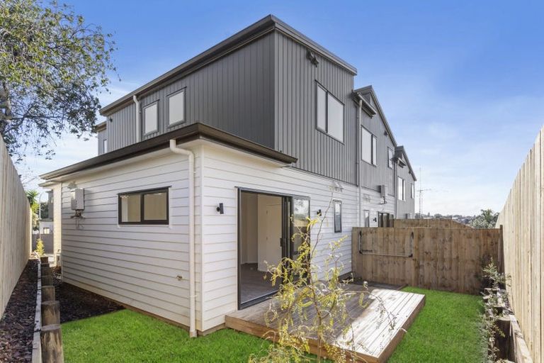 Photo of property in 8b Tahinga Street, Northcote, Auckland, 0627