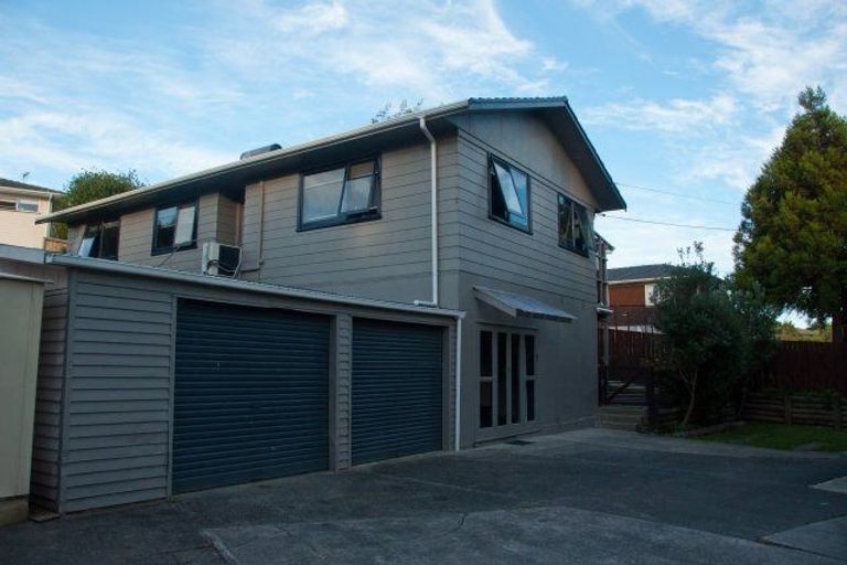 Photo of property in 3/283 Royal Road, Massey, Auckland, 0614