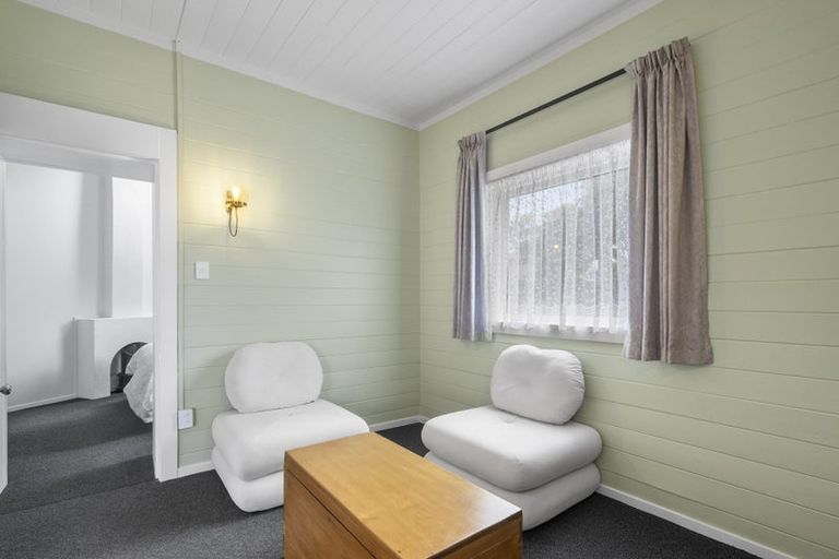 Photo of property in 127 Muritai Road, Eastbourne, Lower Hutt, 5013