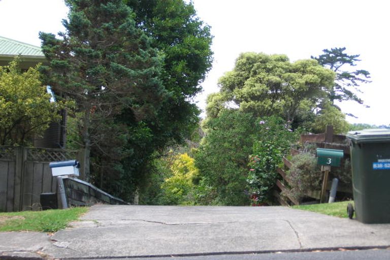 Photo of property in 1/3 Holt Avenue, Torbay, Auckland, 0630