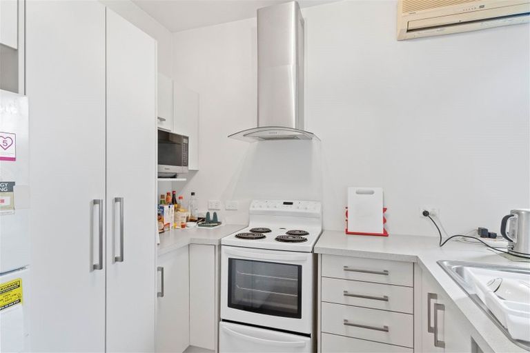 Photo of property in 6 Nortons Road, Avonhead, Christchurch, 8042