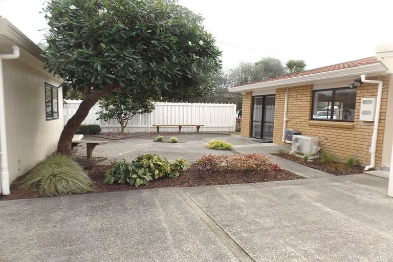 Photo of property in 2/92 Nile Road, Milford, Auckland, 0620