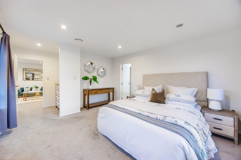 Photo of property in 52 Chesterfield Way, Orewa, 0931