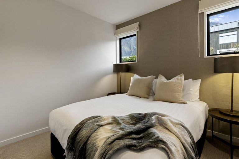 Photo of property in 28 Soudley Court, Jacks Point, Queenstown, 9371