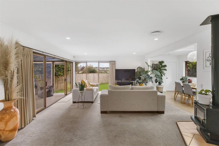 Photo of property in 33 Tree View Avenue, Glenfield, Auckland, 0629