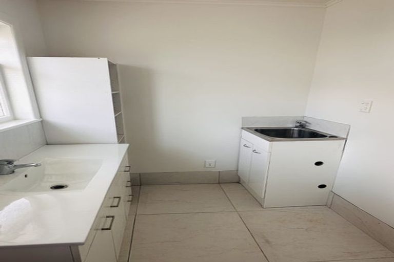 Photo of property in 2/2 Kelvin Road, Papakura, 2110