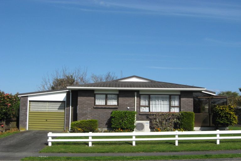 Photo of property in 1/28 Tiverton Crescent, Whalers Gate, New Plymouth, 4310
