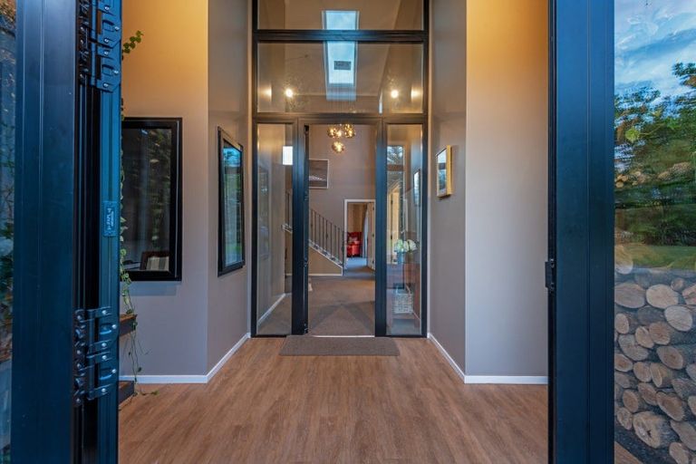 Photo of property in 52 Turitea Road, Fitzherbert, Palmerston North, 4472