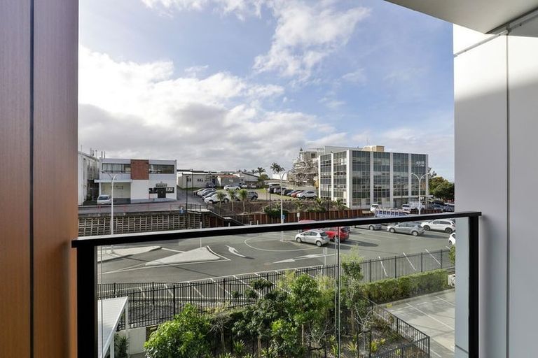 Photo of property in 312/19 Rawene Road, Birkenhead, Auckland, 0626