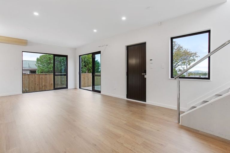 Photo of property in 4/196 Royal Road, Massey, Auckland, 0614