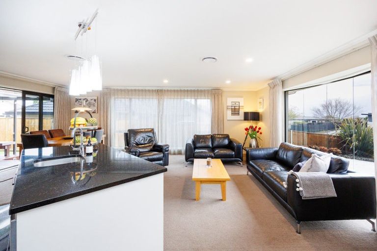 Photo of property in 172 Pacific Drive, Fitzherbert, Palmerston North, 4410