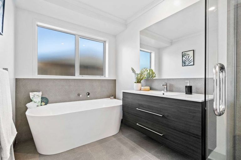 Photo of property in 27 Te Piriti Road, One Tree Point, 0118