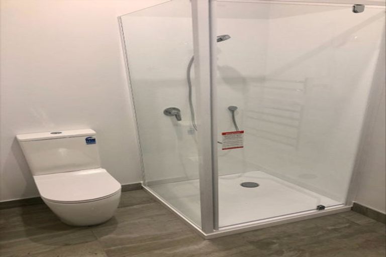 Photo of property in 62u2 Spenmoor Street, Newlands, Wellington, 6037