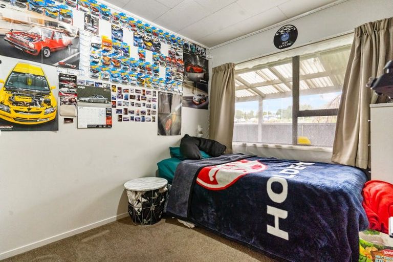 Photo of property in 2/20 Landsdale Place, Massey, Auckland, 0614