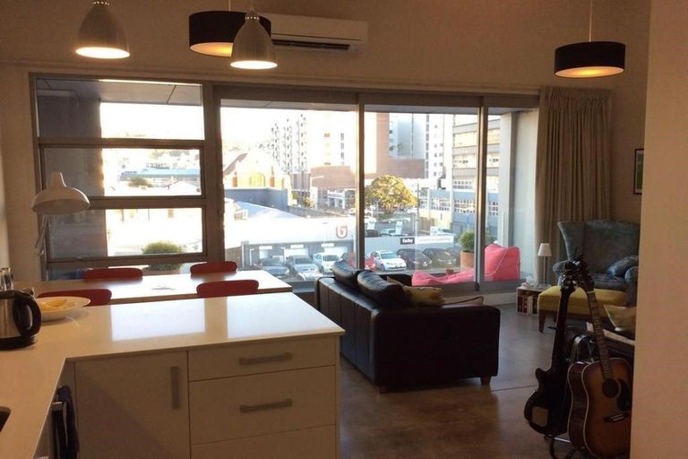 Photo of property in 25u2 Home Street, Mount Victoria, Wellington, 6011