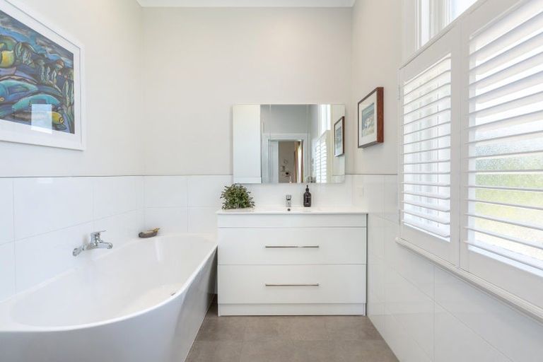 Photo of property in 16 Orchard Road, Greytown, 5712