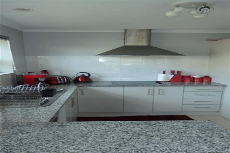 Photo of property in 13 Kokako Rise, Papakura, 2110