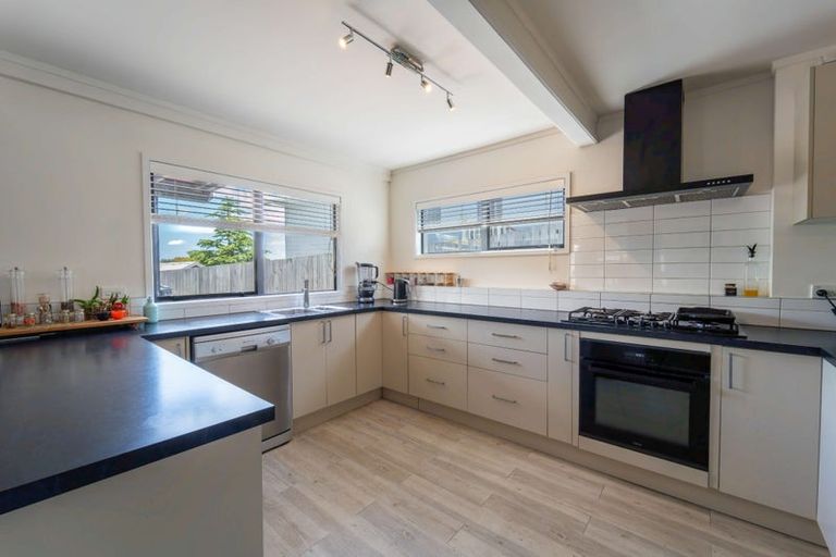 Photo of property in 36 Moffat Road, Red Beach, 0932