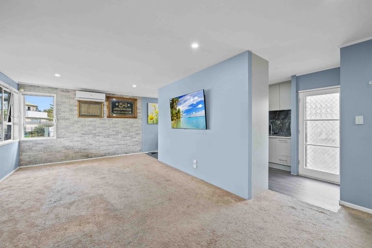 Photo of property in 16 Neems Place, Manurewa, Auckland, 2102