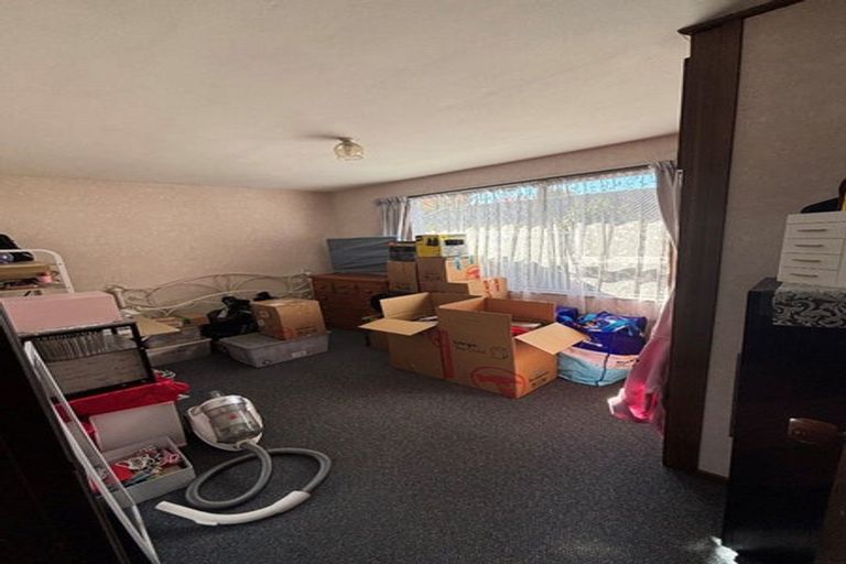 Photo of property in 2/74 Solomon Avenue, Redwood, Christchurch, 8051