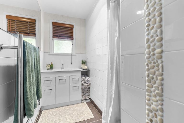 Photo of property in 71 Mountain Road, Sentry Hill, New Plymouth, 4373