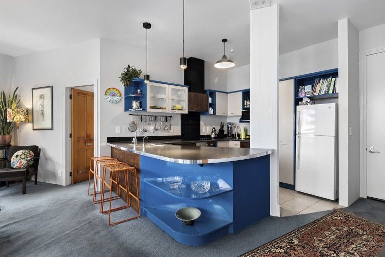 Photo of property in Endeavour Apartments, 12/125u Thorndon Quay, Pipitea, Wellington, 6011