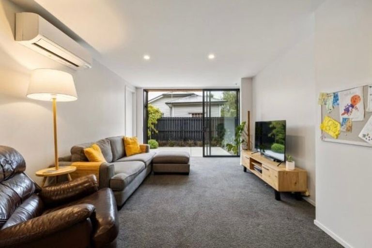 Photo of property in 2/12 Hume Street, Sydenham, Christchurch, 8023