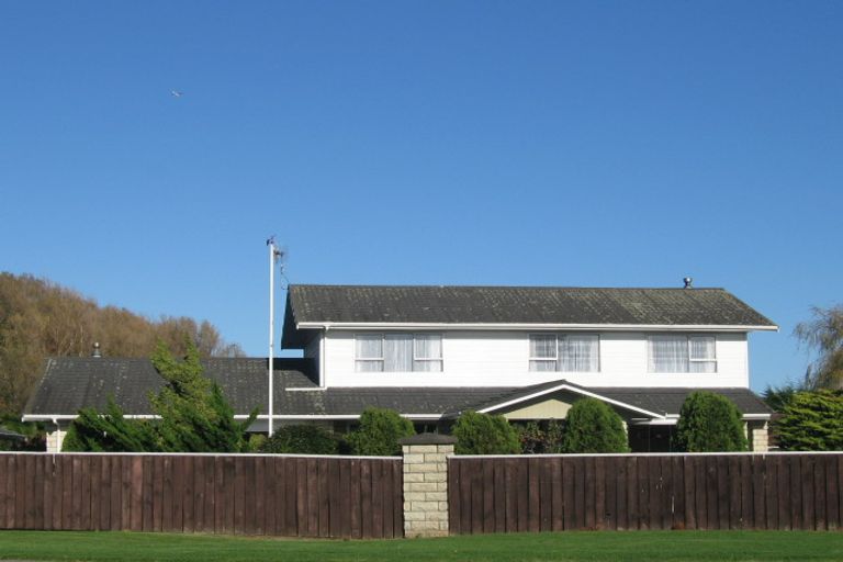 Photo of property in 72 Mazengarb Road, Paraparaumu Beach, Paraparaumu, 5032