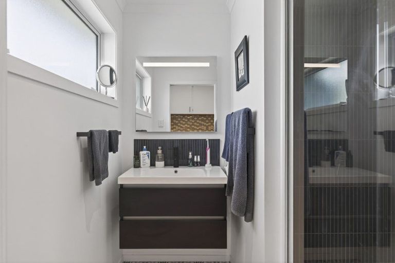 Photo of property in 18 Cowling Road, Hurdon, New Plymouth, 4310