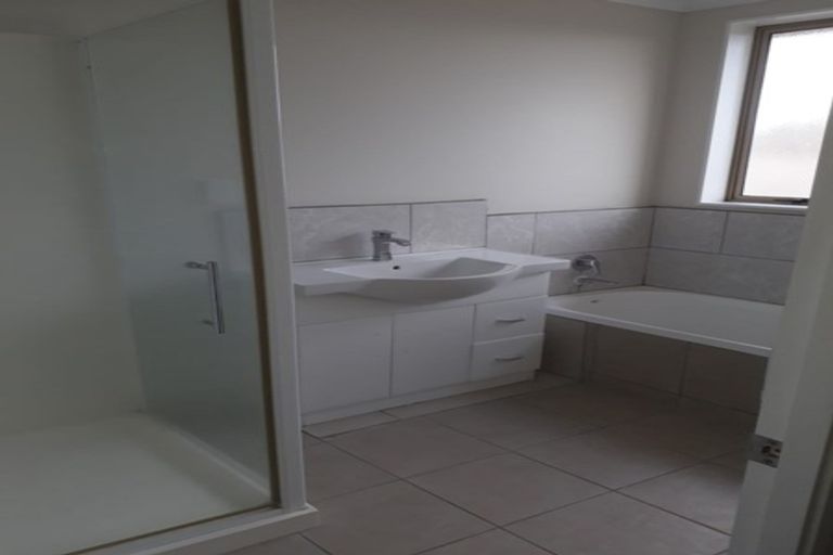 Photo of property in 29 Kathleen Reece Place, Waiuku, 2123