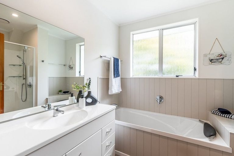 Photo of property in 37 Te Kupe Road, Paraparaumu Beach, Paraparaumu, 5032