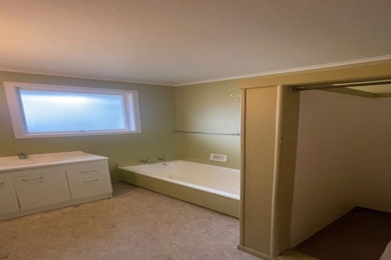 Photo of property in 10 Gilliam Street, New Lynn, Auckland, 0600