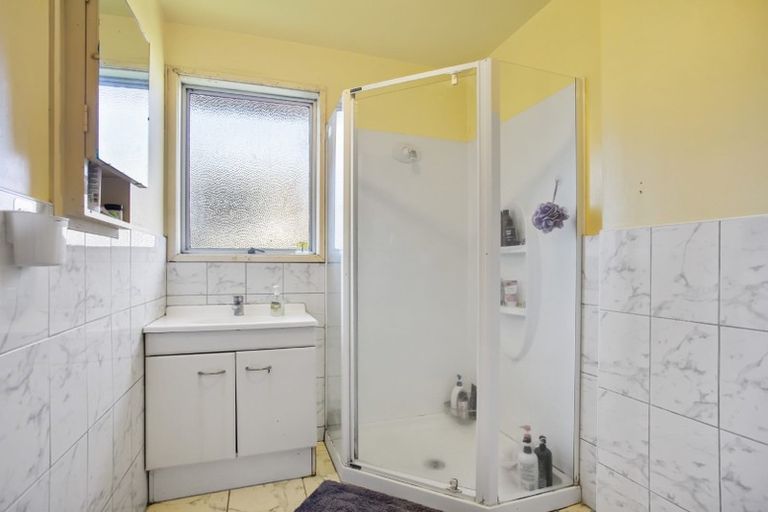 Photo of property in 15 Pipitea Place, Massey, Auckland, 0614