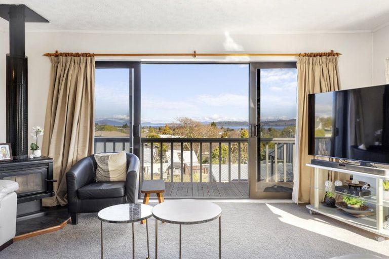 Photo of property in 2/25 Golders Place, Richmond Heights, Taupo, 3330