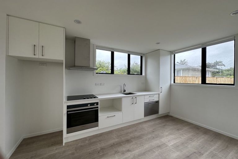 Photo of property in 5/12 Tawa Road, Te Atatu Peninsula, Auckland, 0610