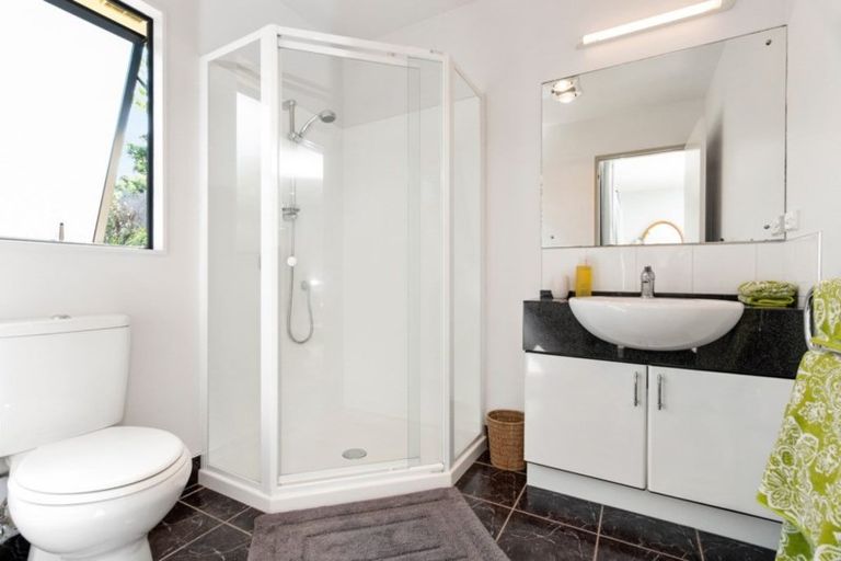 Photo of property in 11 Piriti Drive, Te Atatu Peninsula, Auckland, 0610