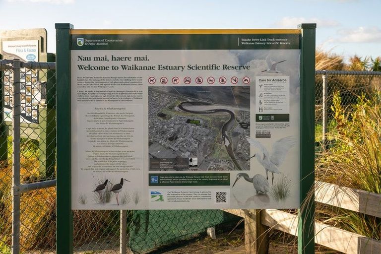 Photo of property in 18 Takahe Drive, Paraparaumu Beach, Paraparaumu, 5032