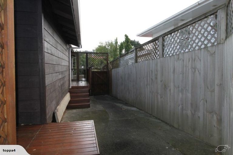 Photo of property in 11 Firle Place, Green Bay, Auckland, 0604