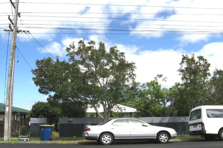 Photo of property in 1/223 Eskdale Road, Birkenhead, Auckland, 0626