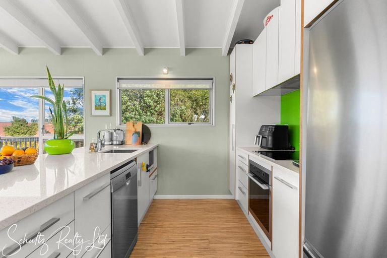 Photo of property in 23 Oxford Street, Whakapirau, 0583