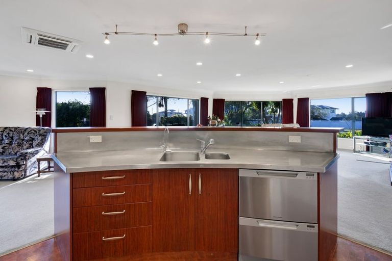 Photo of property in 3 Karina Road, Merrilands, New Plymouth, 4312