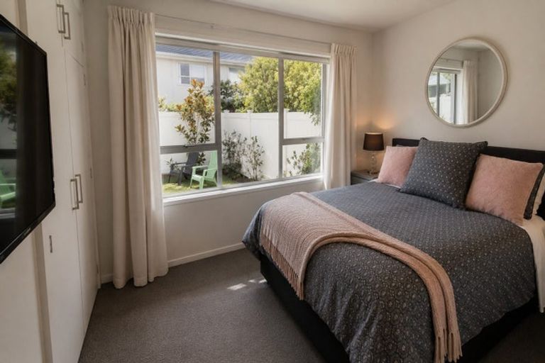 Photo of property in 2/37b Main Road, Redcliffs, Christchurch, 8081