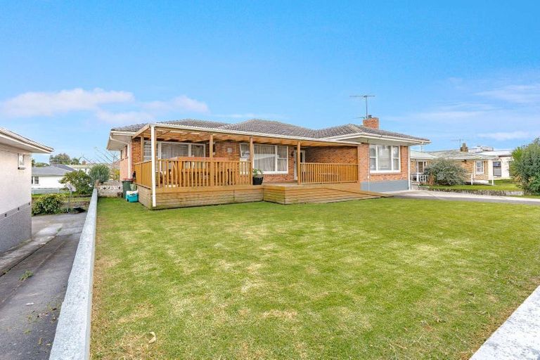 Photo of property in 70 Clevedon Road, Papakura, 2110