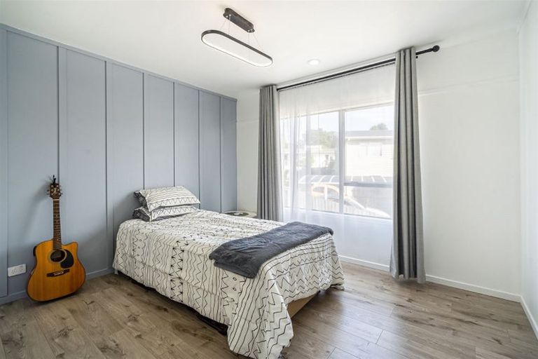 Photo of property in 2/20 Celeste Place, Totara Vale, Auckland, 0627