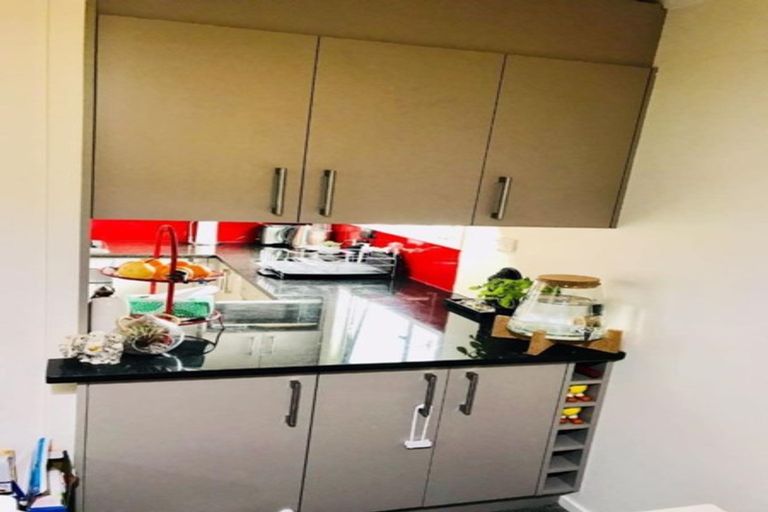 Photo of property in 1/92 Lake Road, Northcote, Auckland, 0627